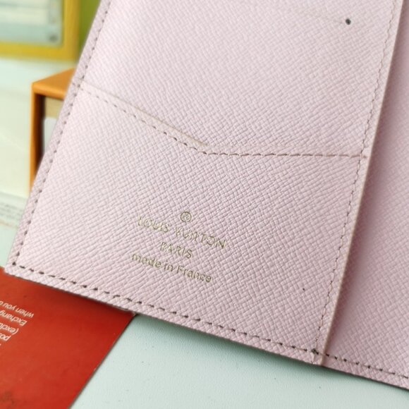 Opulent Louis Vuitton Graphic Organizer - Picture 7 of 7